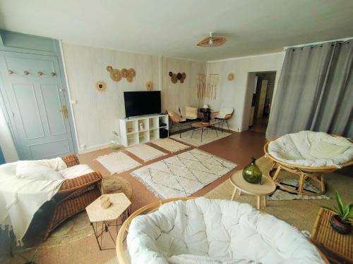 Au Bonheur Des Voyageurs in Concarneau, France