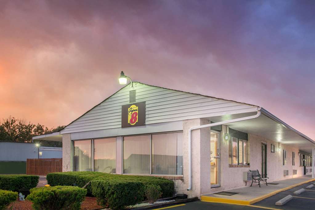 Super 8 by Wyndham Centerville Richmond - featured photo