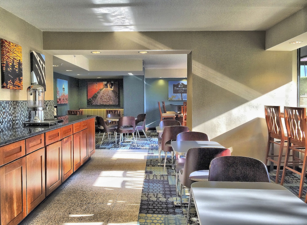 Georgetown Suites Harbour - photo 2