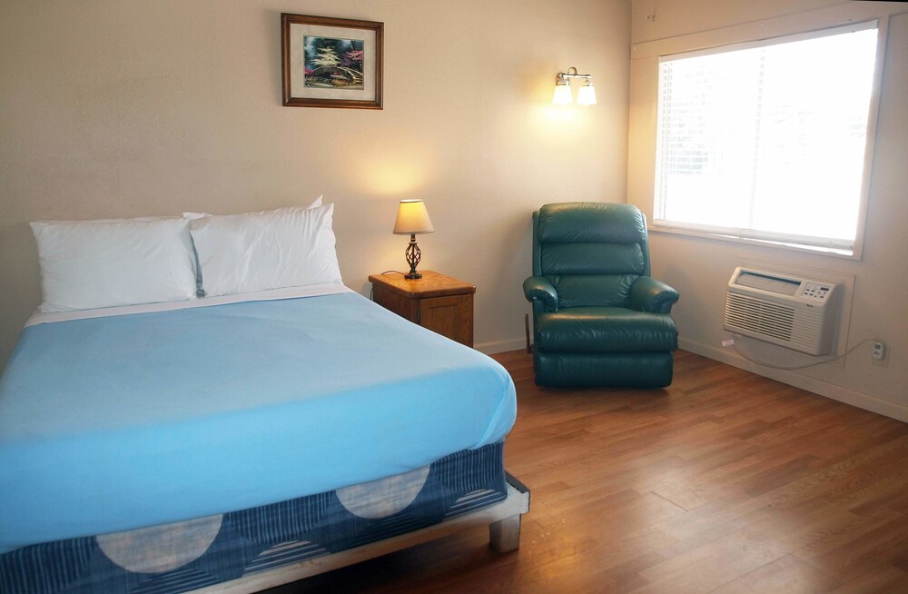 The Oakwood Inn - photo 16
