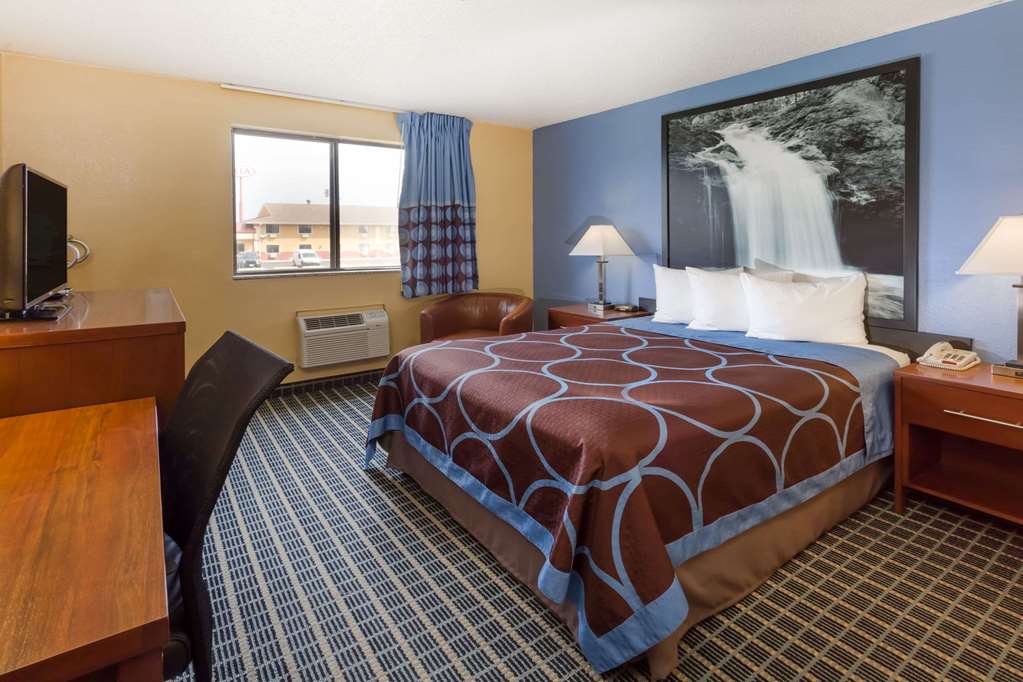 Super 8 by Wyndham Janesville - photo 6