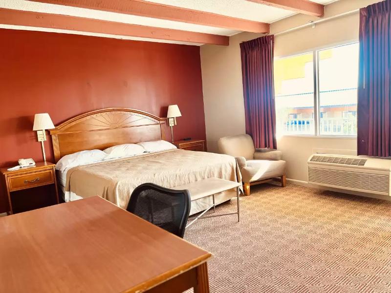 Econo Lodge Del Rio - photo 25
