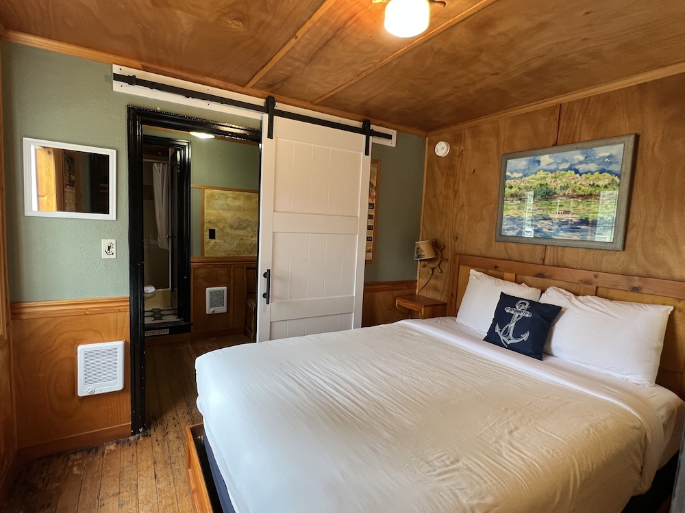 Anchor Inn Resort - photo 16