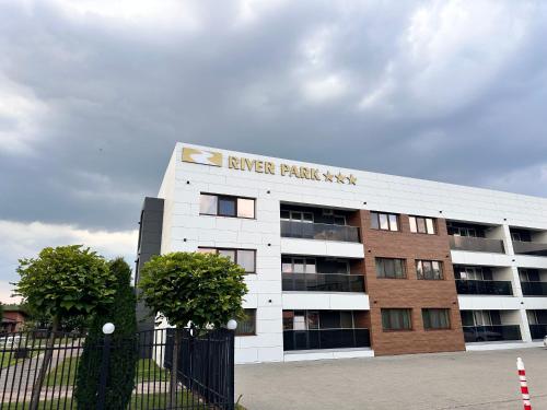 River Park Hotel in Dragasani, Romania