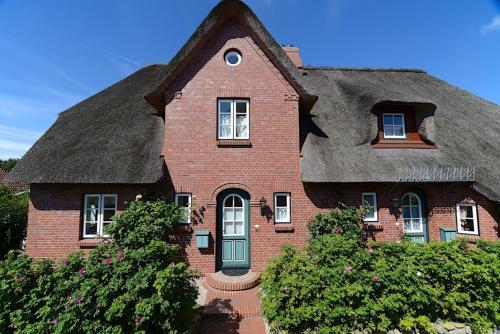 Haus Strandburg — 4-Star Luxury Hotel in Wyk Auf Foehr, Germany