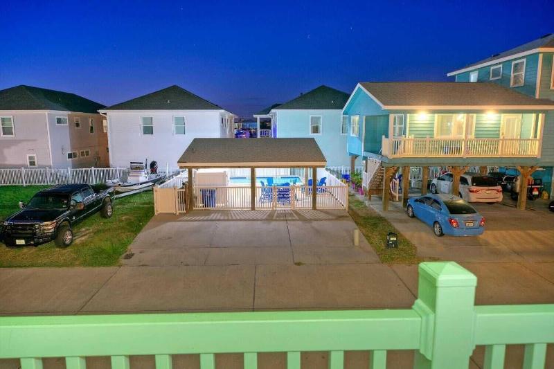 Reel Life Dreams by Avantstay Pool Near Beach - photo 32