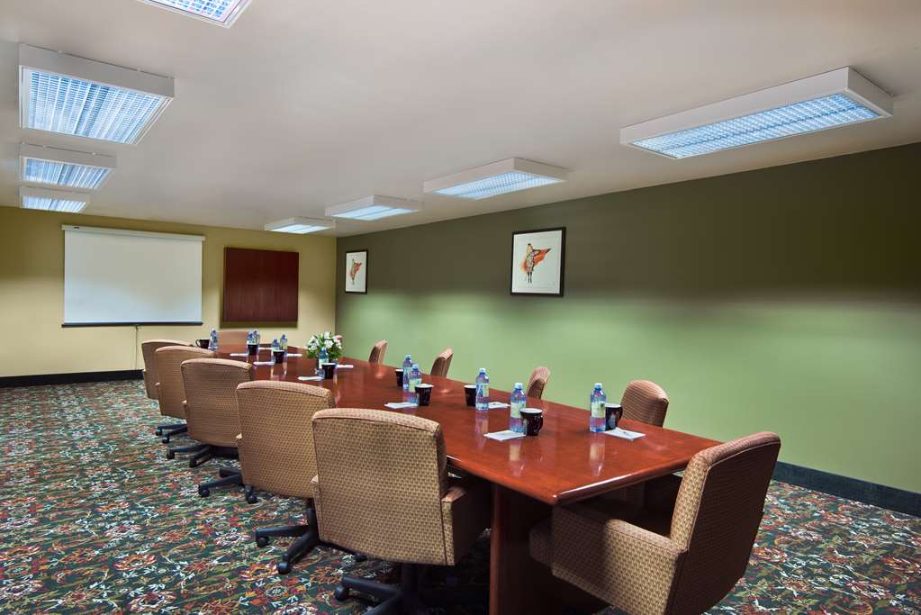 Oxford Suites Pendleton - photo 17