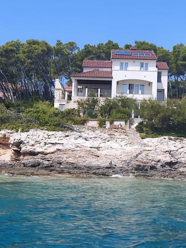 Seaside holiday house Cove Tri luke Korcula 22092 — 4-Star Luxury Hotel in Vela Luka, Croatia