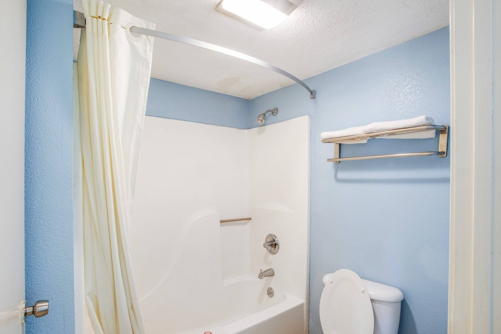 Rodeway Inn Richland Jackson South - photo 9
