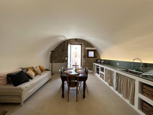 Bilocale a Due Passi Dal Lago — hotel in Moniga Del Garda
