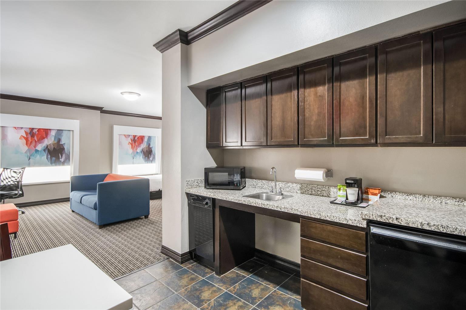 Hawthorn Suites by Wyndham Lubbock - photo 20