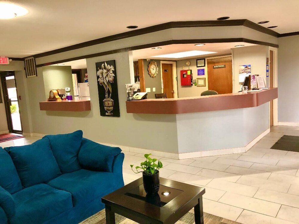 Americas Best Value Inn & Suites Yukon Oklahoma City - photo 3