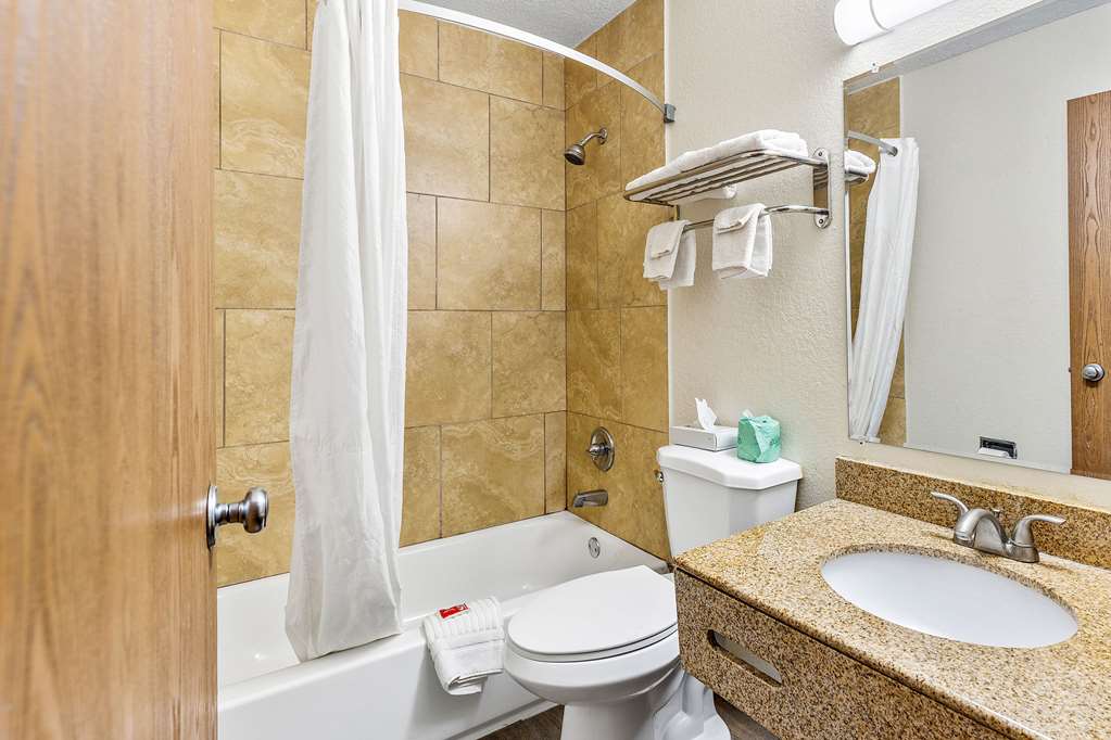 Econo Lodge Akron Copley Northwest - photo 21