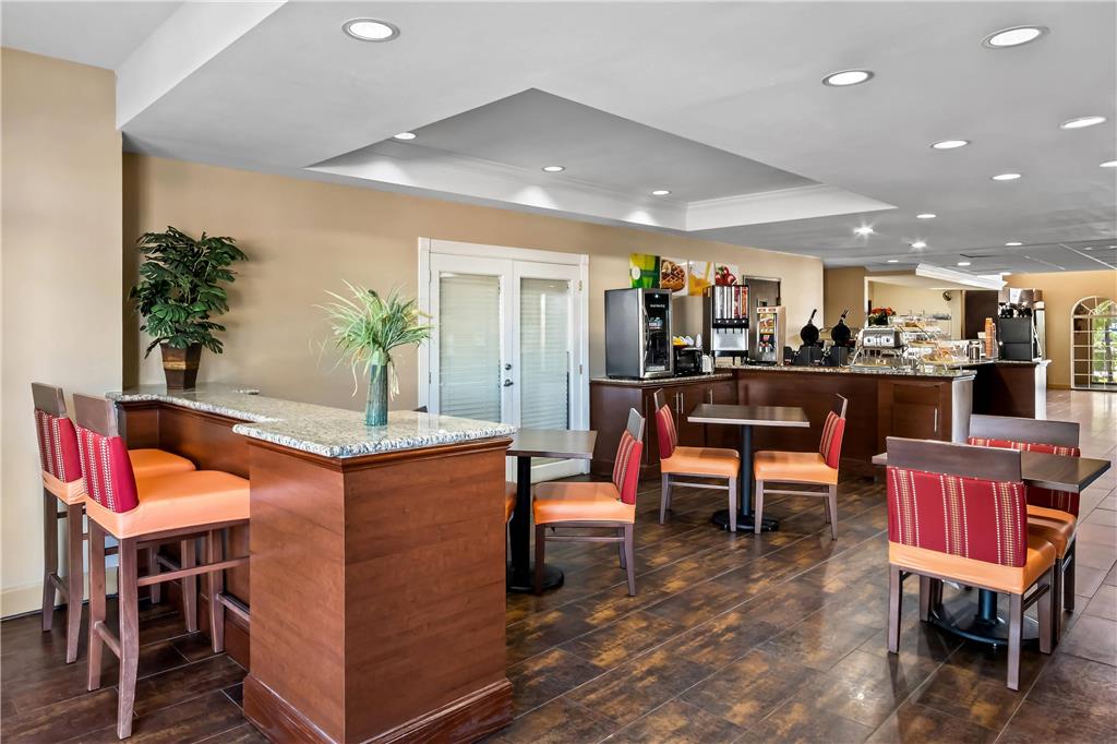 Quality Suites Irving Las Colinas - photo 31