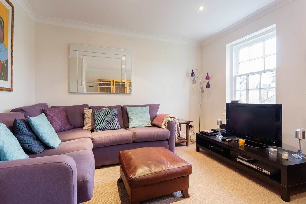 Veeve Deuce Delight — 4-Star Luxury Hotel in London, United Kingdom