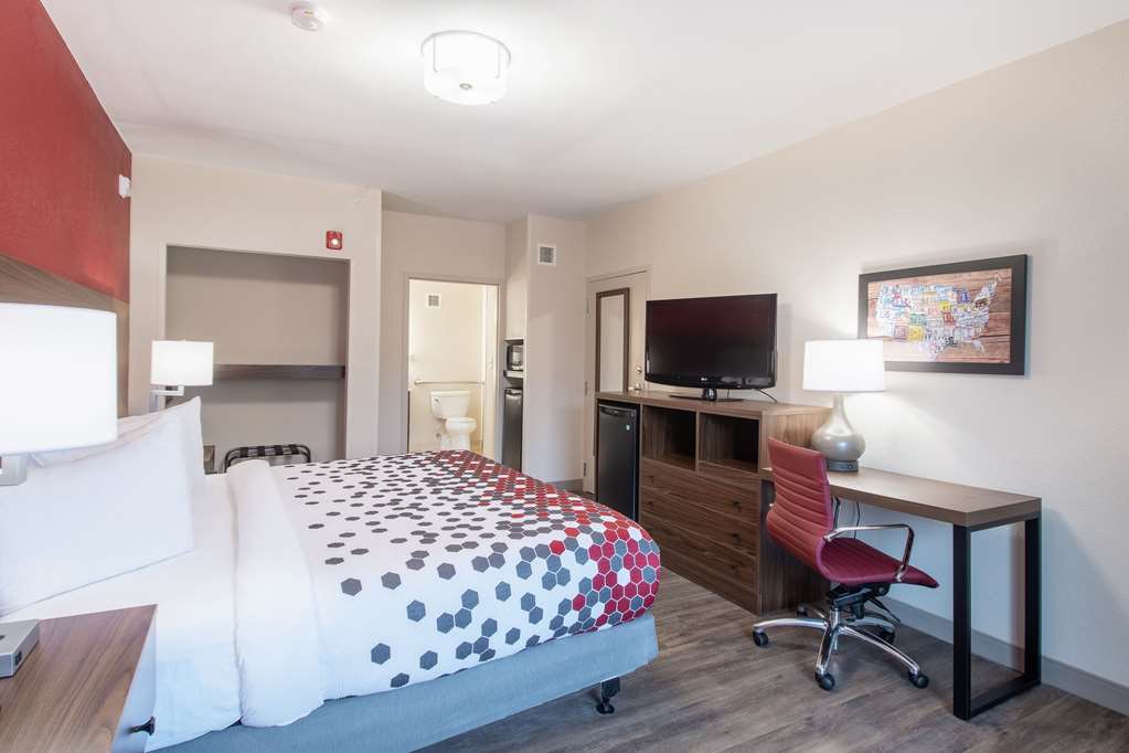 Econo Lodge Inn & Suites Foley North Gulf Shores - photo 19