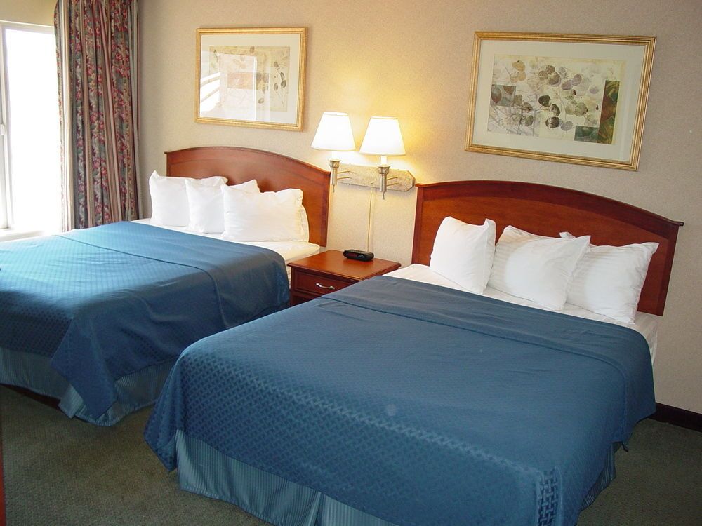 Quality Suites Downtown Colorado Springs - photo 17