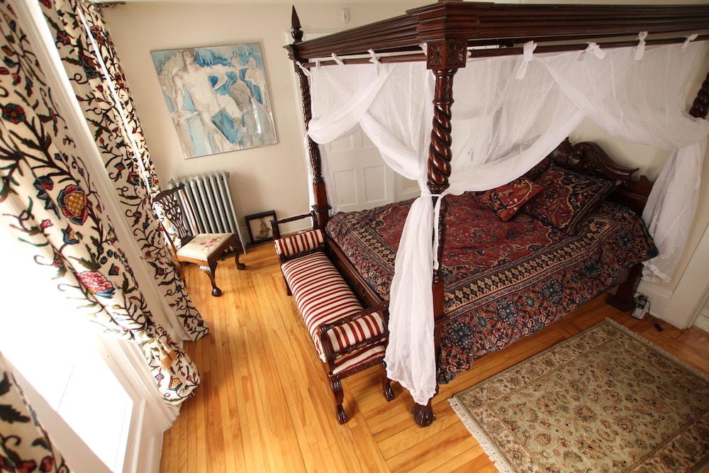 Auberge Chesley's Inn — 5-Star Luxury Hotel in Cornwall, Canada