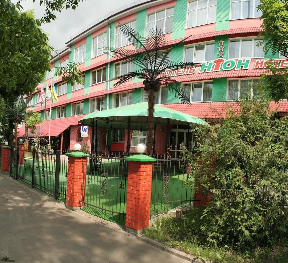 Nton - carbon neutral hotel in Lviv