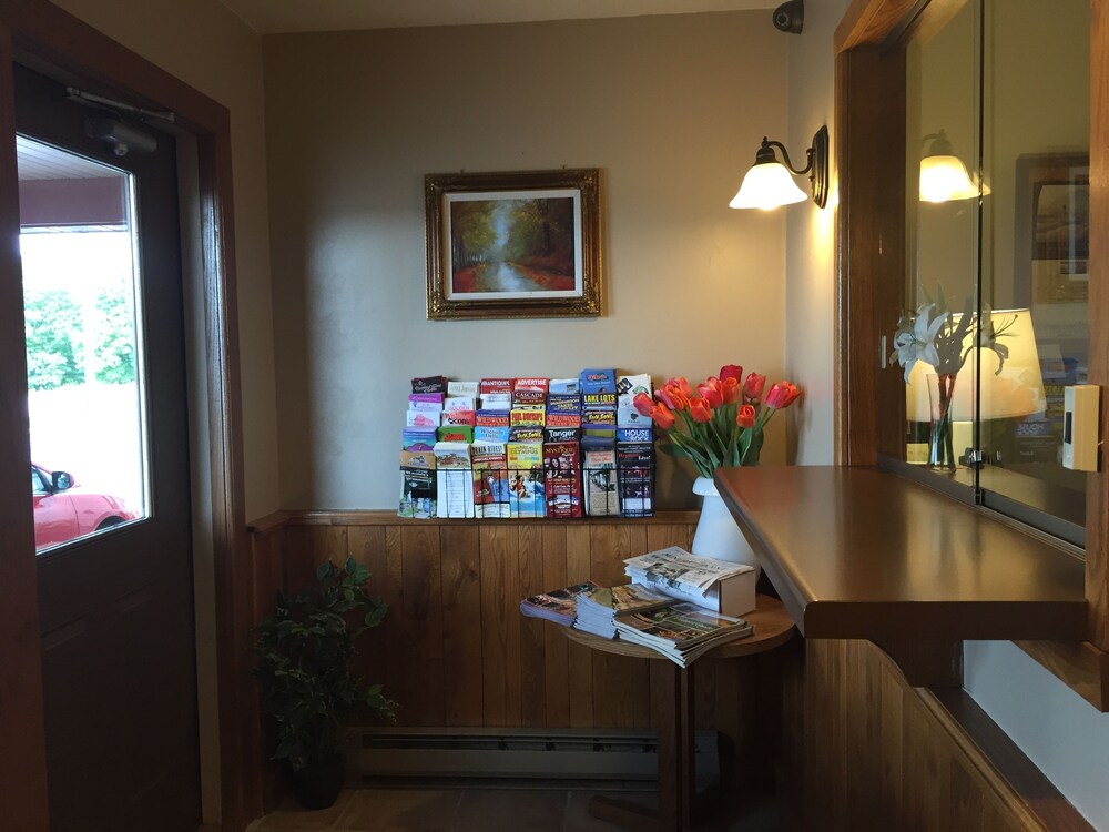 The Travelers Inn - photo 2