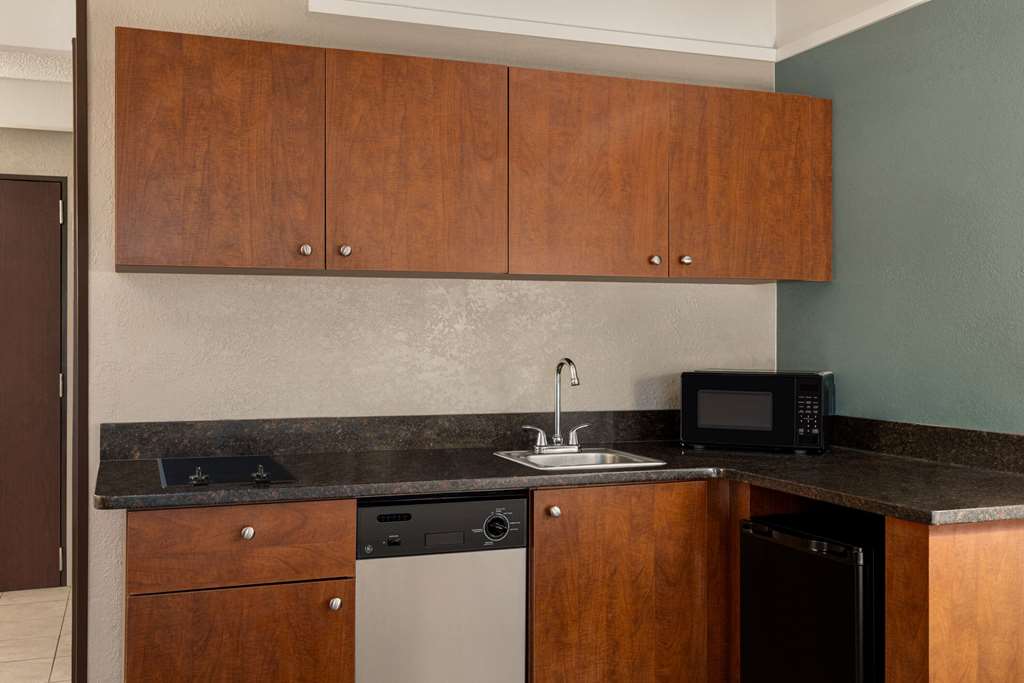 AmericInn by Wyndham Grand Rapids Airport North - photo 12