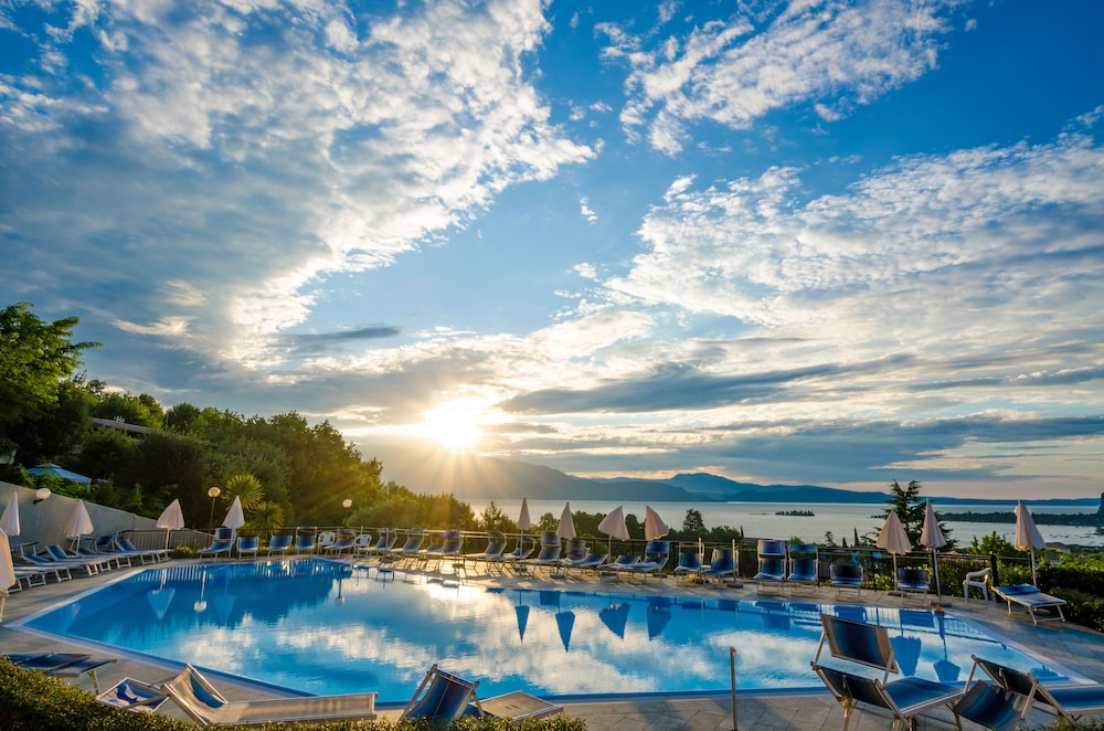 Hotel Belvedere — hotel in Manerba Del Garda