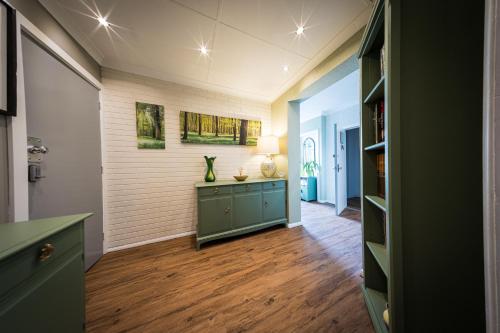 2 Independant Boutique Apartments one sleeps 2 the other sleeps 4 Meadowhall Sheffield Arena Free Parking — 5-Star Luxury Hotel in Sheffield, United Kingdom
