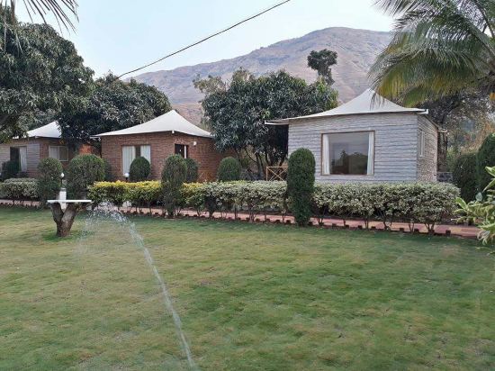 Hotel Radhakrishna - carbon neutral hotel in Wai