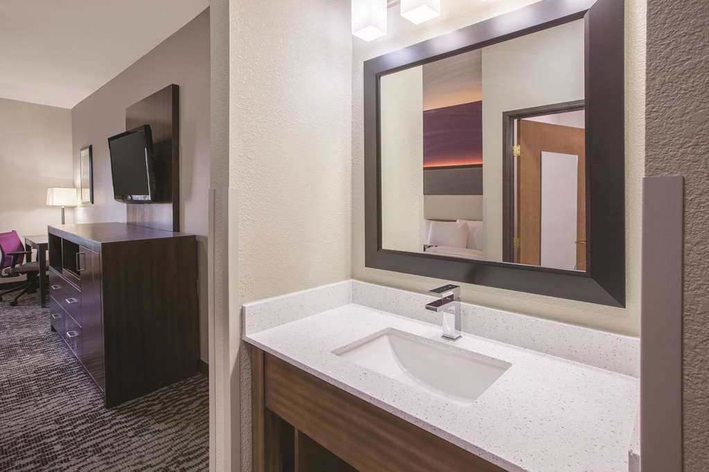 La Quinta Inn & Suites by Wyndham NW Tucson Marana - photo 25