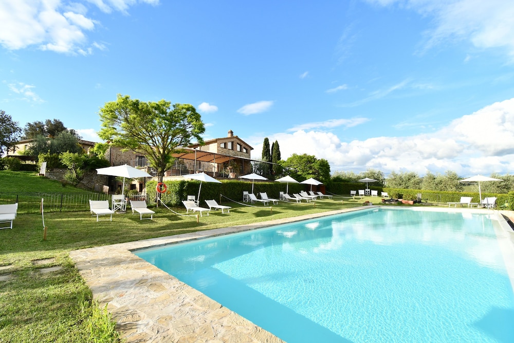 Le Rocche di Valiano — 4-Star Luxury Hotel in Castelnuovo Berardenga, Italy
