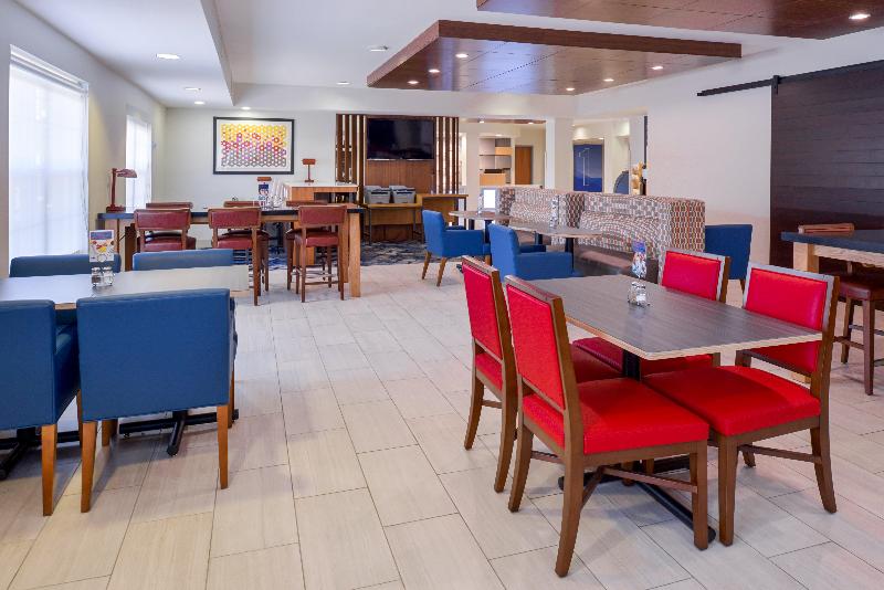 Holiday Inn Express Hotel & Suites Southfield Detroit - photo 38