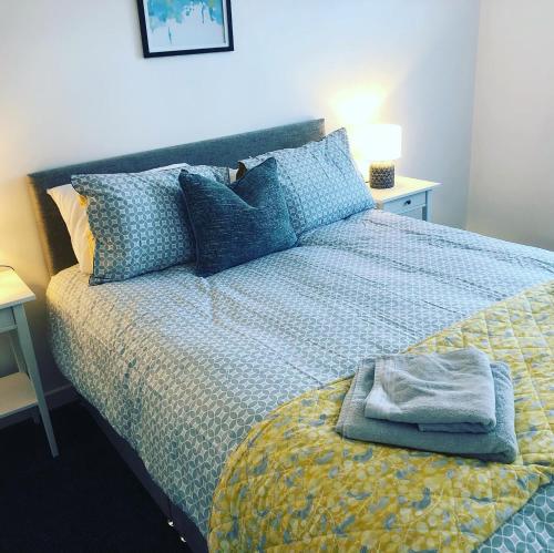 Bay View Bungalow Benllech 5 Min Walk from Beach — 4-Star Luxury Hotel in Benllech, United Kingdom