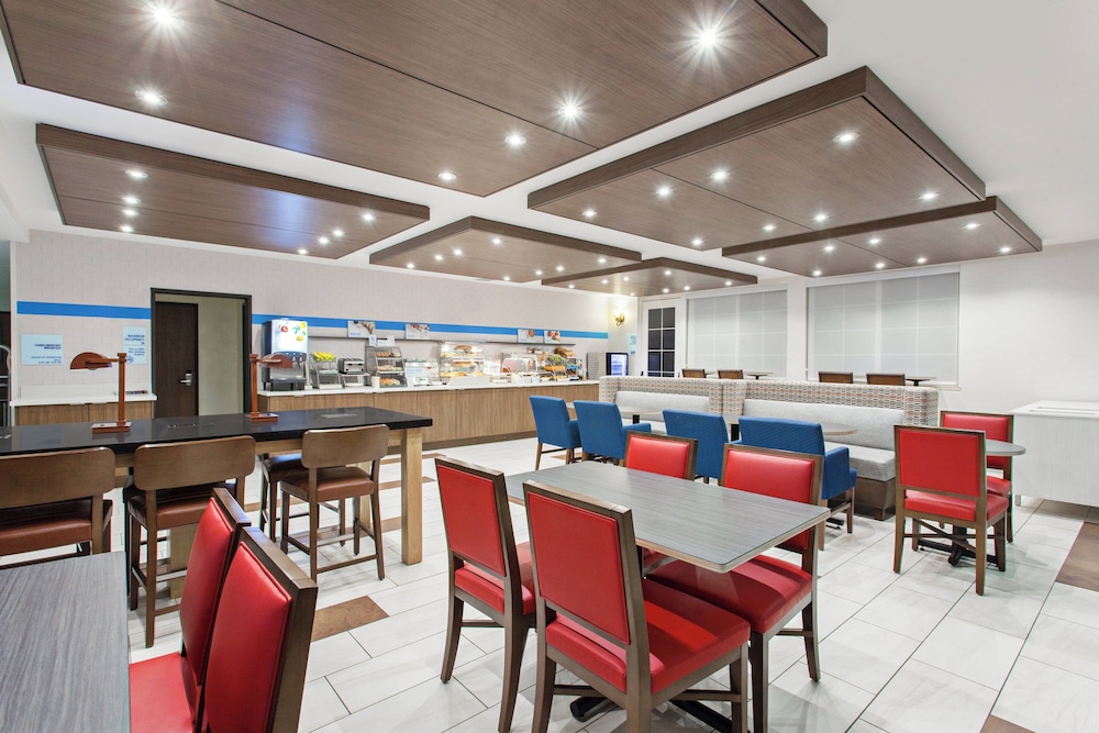 Holiday Inn Express Hotel & Suites Oakland Airport by IHG - photo 26