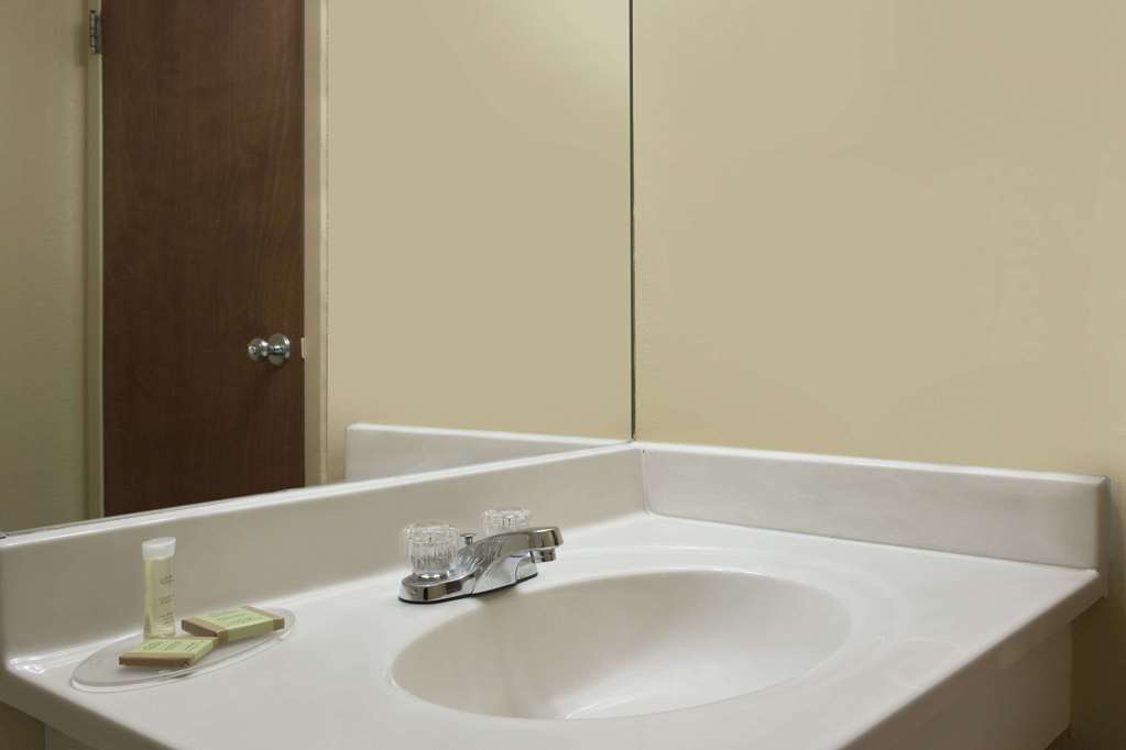 Super 8 by Wyndham Mt. Vernon IL - photo 13