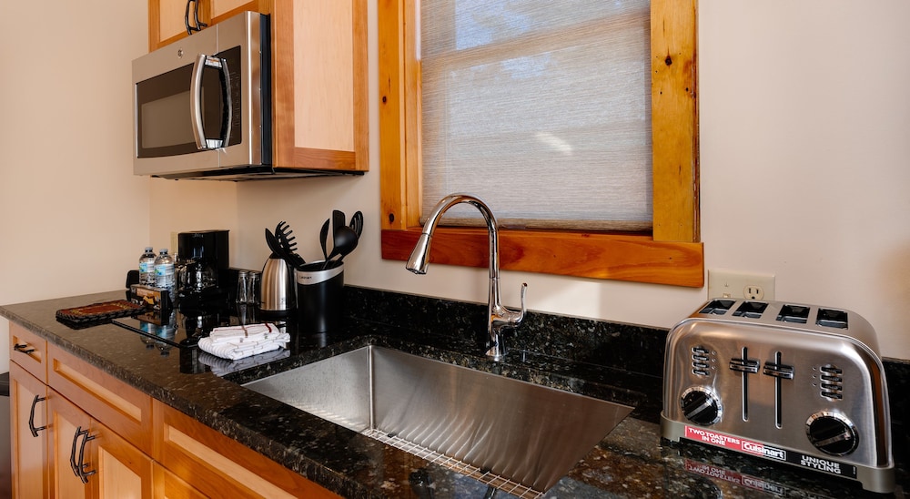 Cobble Mountain Lodge - photo 13