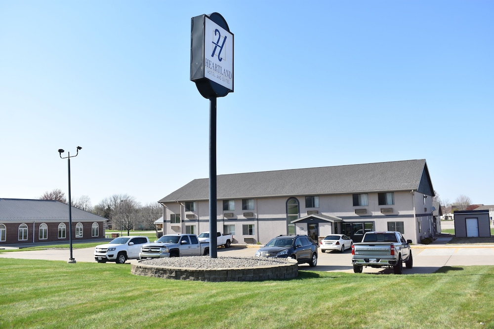 Heartland Hotel and Suites - photo 31