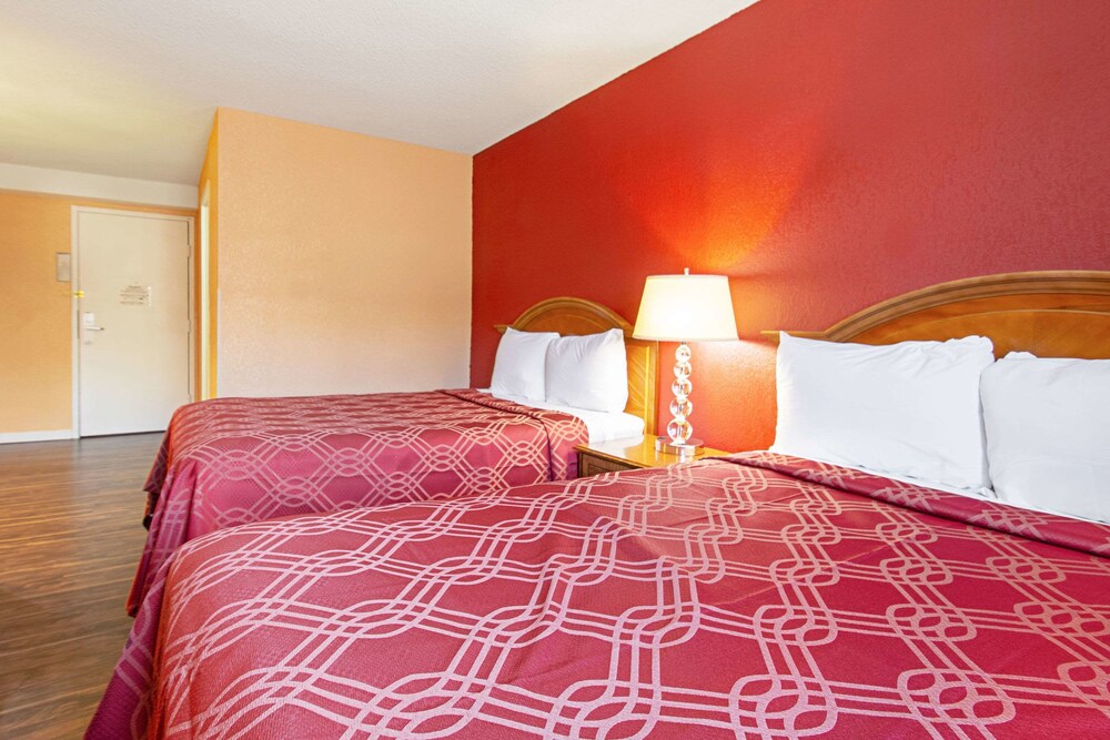 Knights Inn Utica - photo 9