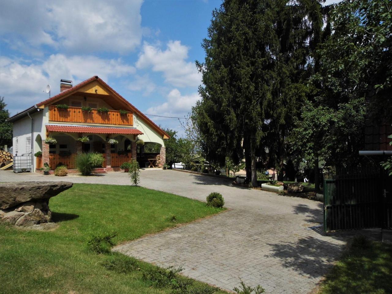 Gergely Ház a volt Péteri Dézsás Vendégház — hotel in Sajoszentpeter