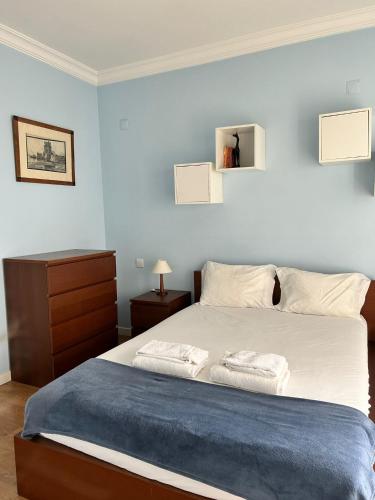 Sunny Apartment in Lisbon — 4-Star Luxury Hotel in Lisbon, Portugal