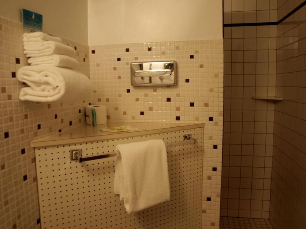 The Riverside Motel - photo 20