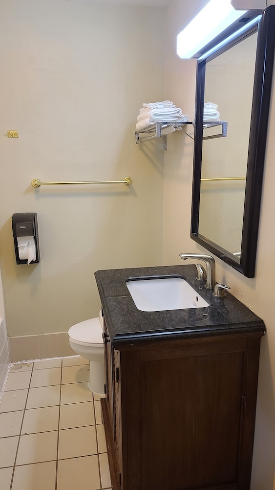 Presque Isle Motel - photo 12