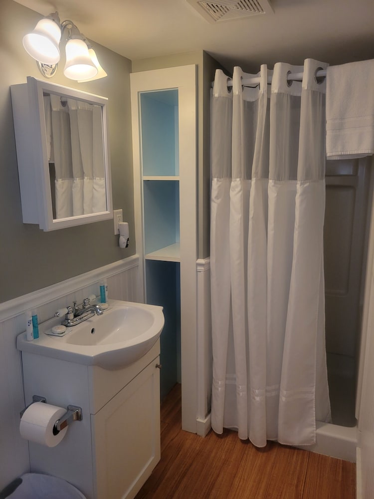 2 River Road Inn & Cottages - photo 54