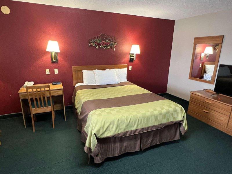 Americas Best Value Inn Suburban Motel - photo 16