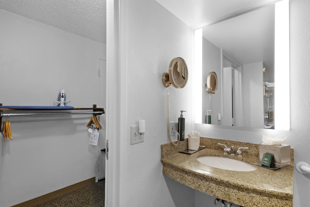 DoubleTree by Hilton Palm Beach Gardens - photo 17