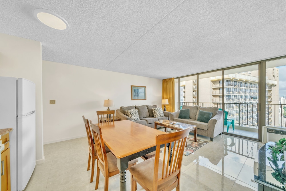 Standard Ocean View Condo 35th floor views Free parking & Wifi by Koko Resort Vacation Rentals Honolulu - photo 23