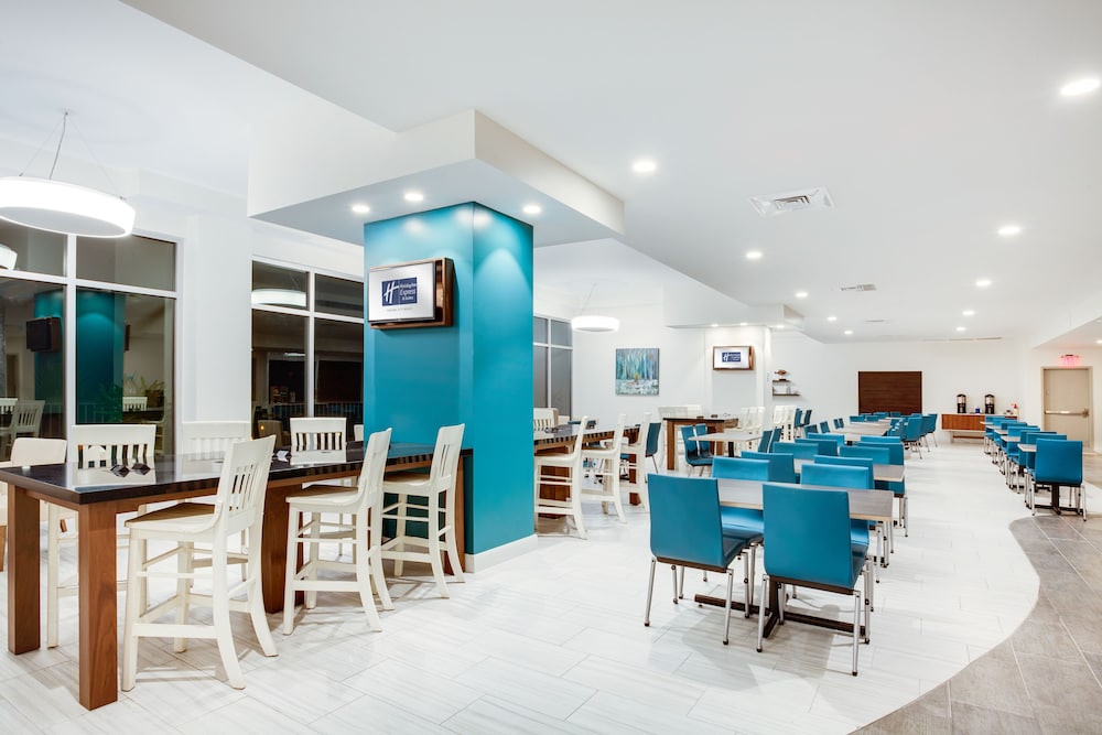 Holiday Inn Express & Suites Panama City Beach Beachfront by IHG - photo 66