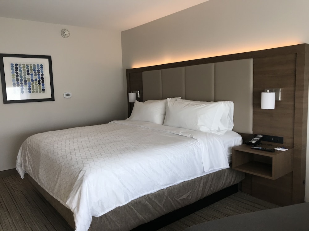 Holiday Inn Express & Suites Phoenix Airport North by IHG - photo 22