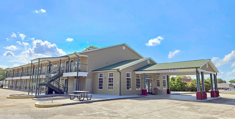 Garden Inn and Suites near Callaway Gardens Pine Mountain - photo 14