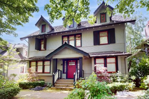 Volunteer Park Vacation - last minute hotel in Seattle