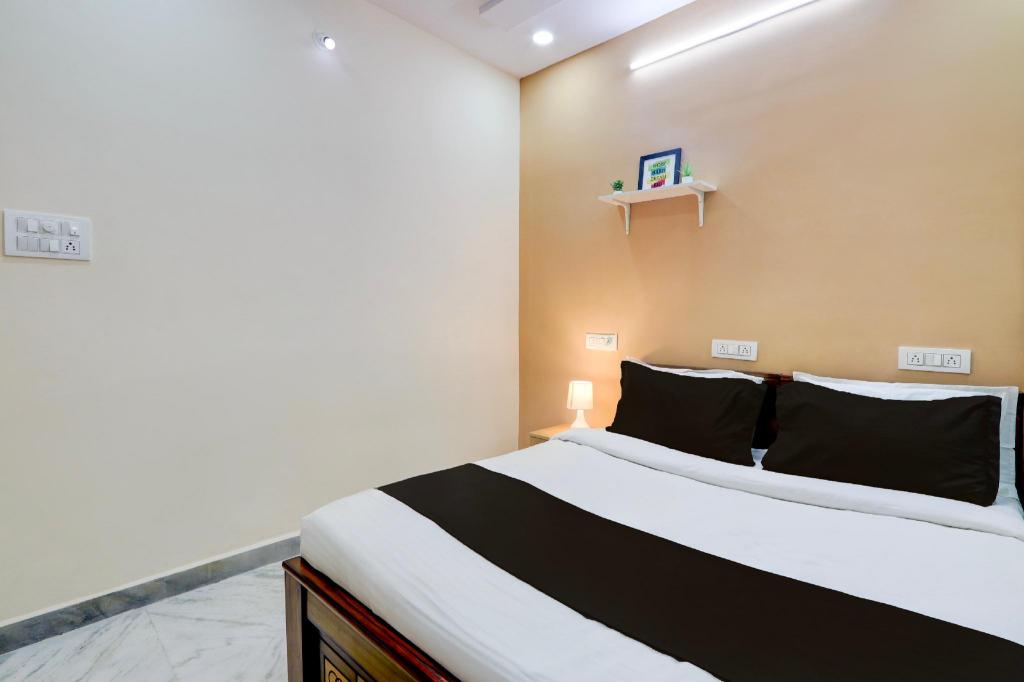 Super Collection O Sri Balaji Luxury rooms — 4-Star Luxury Hotel in Hyderabad, India